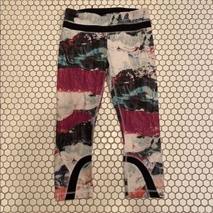 Lululemon Inspire Crop size 6